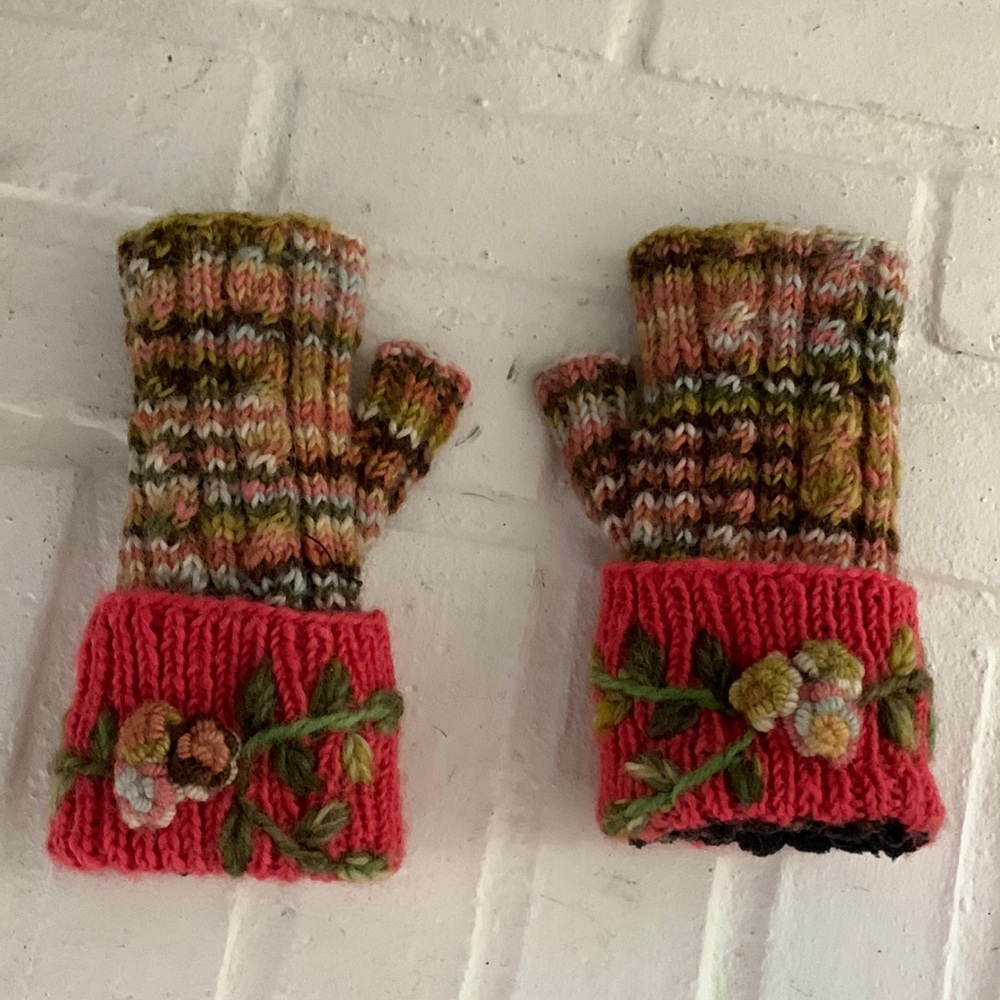 NWOT Sundance handmade Nepal hand warmers. Fleece lined